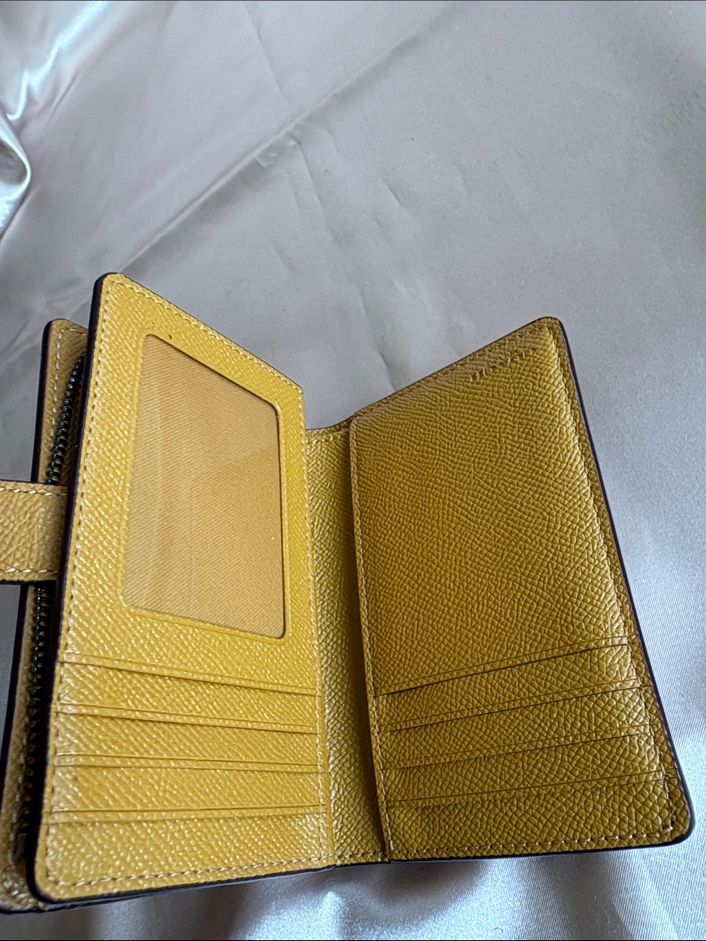 Coach NY Textured Leather Wallet With Snap Closure like new - Picture 2 of 8